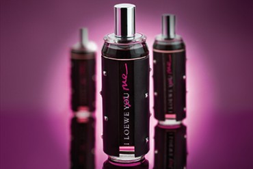 ロエベのエレガントで強気な女性をイメージした限定フレグランス「アイ ロエベ ミー」発売