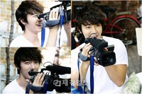 韓国チャンネルAの週末ドラマ『パンダさんとハリネズミ』の撮影中にカメラマンに変身したSUPER JUNIOR（スーパージュニア）のドンヘの姿が公開された。写真=ライオンフィッシュ