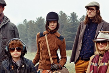 モデルのタオがトミー ヒルフィガーの広告に登場 - 設定は、休暇中の東京の水族館員