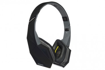 近未来的デザインのヘッドフォン - ディーゼルとMONSTERがコラボ