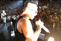 BIGBANGがワールドツアー「Alive GALAXY Tour 2012」の中国公演で、アンコール曲を披露する映像が公開されている。