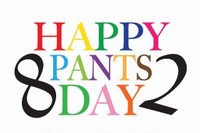 ワコールは1日、「パン（8）ツ（2）の日」にちなんで“パンイチスタイル・ファッションショー”を開催した。写真は「パンツの日」ロゴ。