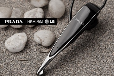 プラダのBluetoothヘッドセット発売