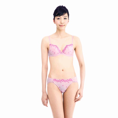 ワコールは、バストボリュームが小さい利用者の不満を解決するブラジャー『Aカップさんのためのブラ』（特許出願中）をワコールウェブストア限定で2日から新発売した。