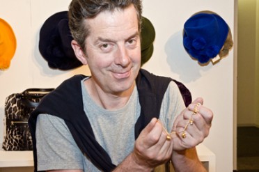 デザイナー アレックス・モンローが語るイギリスへの愛と秘密のメッセージを込めた新作ジュエリー