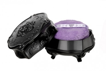 アナ スイから、しっとりなめらかな肌を叶える化粧下地＆フェイスパウダー