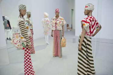 「Future Beauty 日本ファッションの未来性」展でみる、イッセイ ミヤケのクリエーション 