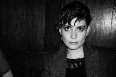 ジョンローレンスサリバン×アイオのコラボ写真集のフェア開催、非売品のビジュアルブックも限定販売