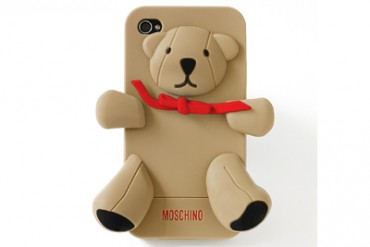 モスキーノから愛らしいクマのiPhoneケース「ジェンナリーノ君」が登場