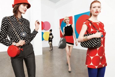 ケイトスペードが「ドット」をテーマにファッションショー、ショップではマカロンサービスも実施