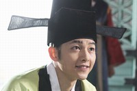 公開19日で観客数410万人を突破、2012年韓国映画ボックスオフィス6位にランクインするなど爆発的人気を博している映画『風と共に去りぬ』のエンディングクレジットに、ソン・ジュンギが登場し話題となっている。