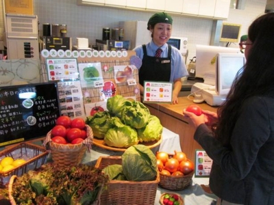 店舗での生野菜販売イメージ(写真:モスフードサービス) 店舗での生野菜販売イメージ(写真:モスフードサービス)