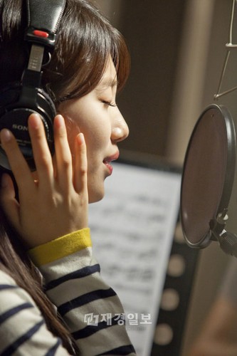 第一毛織のアーバンアウトドアブランド「Bean Pole Outdoor」の専属モデルを務めるMiss Aのスジが、そのCMソングを歌い話題となっている。
