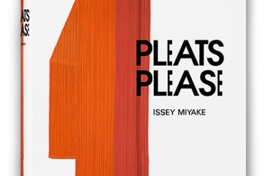 プリーツ プリーズ イッセイ ミヤケが初めて1冊の本に、革新的な服の歴史・製造プロセスを紹介