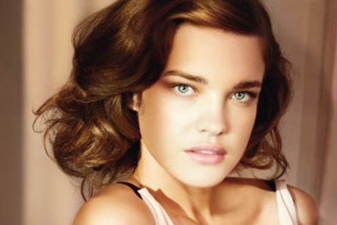 ゲランから、潤いの光で肌を輝かせるルミナスファンデーション「パリュール ド ルミエール」新発売