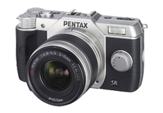 「PENTAX Q10」シルバー（画像：ペンタックスリコーイメージング）