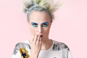 トップショップ×ルイーズグレイがコラボ、初のコスメとファッション同時発売