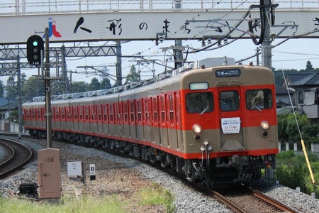 8000系リバイバルカラー車両（写真：東武鉄道）