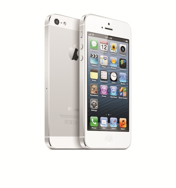 アップルの最新スマートフォン「iPhone 5」（写真提供：アップル）