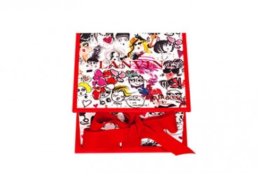 ラデュレ×ランバンの限定マカロンボックス発売、アルベール・エルバスが手がけたバブルガムフレーバー