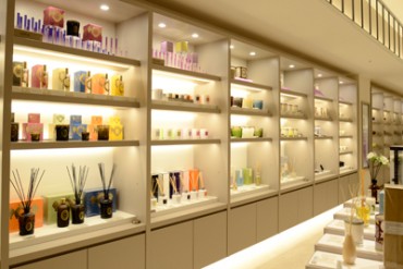 新宿伊勢丹にケアと予防のビューティフロア登場、ミランダー・カーのコスメやカフェ、ブックコーナーも