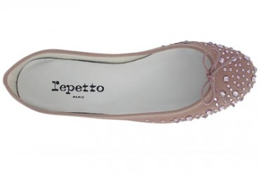 レペットが阪急うめだ店をオープン、クリスタルが輝く限定シューズの発売やノベルティのプレゼントも