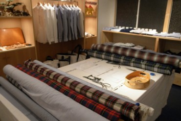 「BLACK & BLUE」のデザイナーと相談しながらシャツのカスタムオーダーができるイベント開催