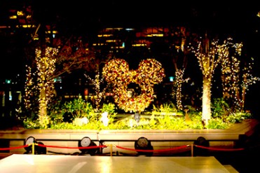 東急プラザ 表参道原宿ディズニーコラボのクリスマスイルミネーション点灯式、ボニー・ピンクが生歌披露