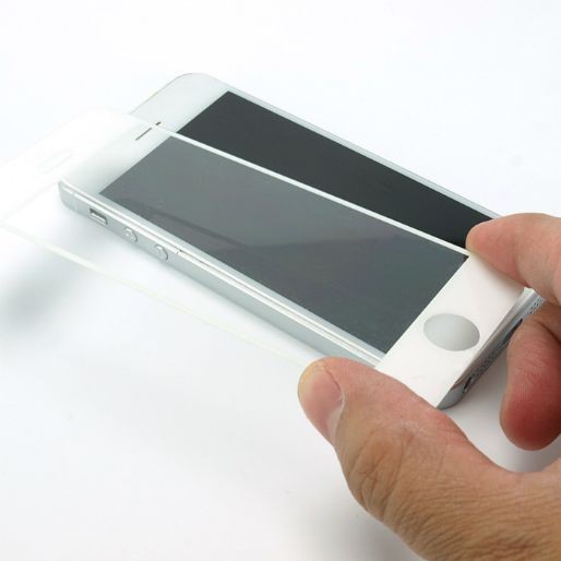 「Ultra shield tempered glass for iPhone5」は高硬度な強化ガラスが画面を守るiPhone5用の保護フィルムです。