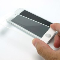 「Ultra shield tempered glass for iPhone5」は高硬度な強化ガラスが画面を守るiPhone5用の保護フィルムです。