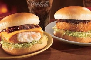 「グラコロ」と「デミチーズグラコロ」のイメージ（画像：日本マクドナルド）