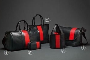 ①メッセンジャーバッグ63,000円、②トートバッグ50,400円、③スモールトートバッグ36,750円、④ダッフル60,900円、⑤ポーチ15,750円（写真：伊藤忠商事）