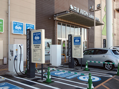 「イオンレイクタウンmori」におけるEV充電サービスの設置写真（写真：NEC）