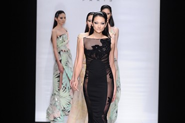 レオナール(LEONARD)、東京で2013年春夏コレクションのショーを開催