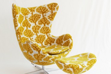 ミナ ペルホネンのファブリックを使用した限定エッグチェア・スワンチェアがフリッツ ハンセン ストアで展開