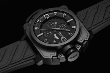 ディーゼル×ダークナイト ライジング、タンブラーモチーフの時計が登場