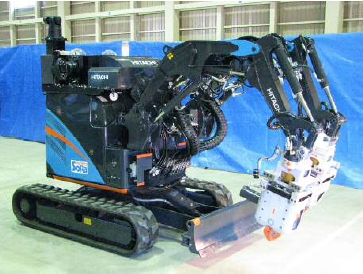 原子力災害対応用小型双腕重機型ロボット「ASTACO-SoRa」（写真：日立エンジニアリング・アンド・サービス）