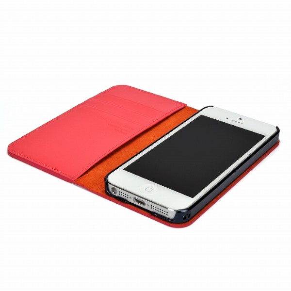 イタリア製の高級牛革を使用した手帳型iPhone 5用ケース「Classic Leather for iPhone5」