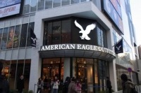 アメリカンイーグルアウトフィッターズ池袋店がオープン 一足先に店舗の様子をレポート!