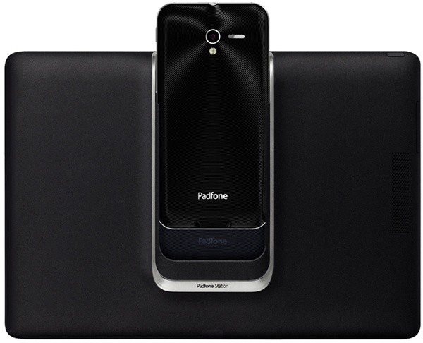 ASUS がドッキングステーション機構を持つスマートフォン「PadFone 2」を日本向けに発売する。