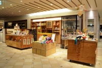 H.P.FRANCEは、プレゼントをテーマにしたショップ「LOVE LETTER H.P.FRANCE」を展開