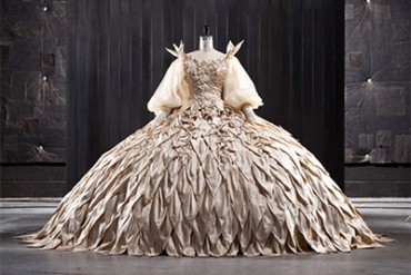 石岡瑛子、遺作映画「白雪姫と鏡の女王」でアカデミー賞衣装デザイン賞ノミネート