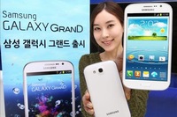 韓国サムスン電子は、5インチ普及型スマートフォン「GALAXY GRAND（ギャラクシーグランド）」を、携帯キャリア3社を通じて発売すると伝えた。
