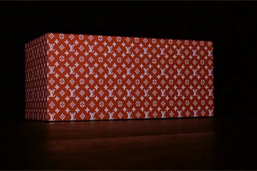 ルイ・ヴィトンがプロジェクションマッピングによる映像でトランクの発展・変遷を表現