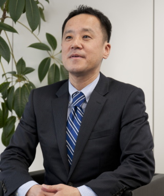 エイジアは、大手・中堅企業クライアントにインターネットマーケティングソリューション（ＩＭＳ）を提供し、ネットでの売上や顧客満足度の向上を支援している。