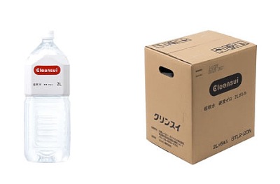 三菱レイヨン・クリンスイのペットボトル飲料水宅配サービス「クリンスイ 定期宅配水」で宅配される「クリンスイ 超軟水 BTL2‐20N」(写真左)と外装箱(写真右)