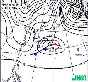 日本気象協会が、2月6日（水）に予想される首都圏での降雪に関して注意を呼びかけている。真は、同協会が公開した予想天気図（6日09時）