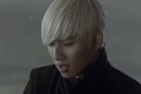 BIGBANGのD-LITEの日本ソロデビューアルバム「D'scover」の収録曲「歌うたいのバラッド」のMVが4日、YouTubeにて公開された。