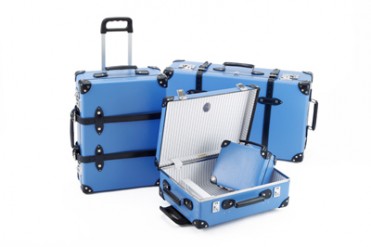 グローブ・トロッターに爽やかなロイヤルブルーのクルーズコレクション - 10年ぶりに復刻