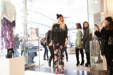 歌姫KE$HAが渋谷のフォーエバー21にゲリラ来店し、一時パニック状態に！